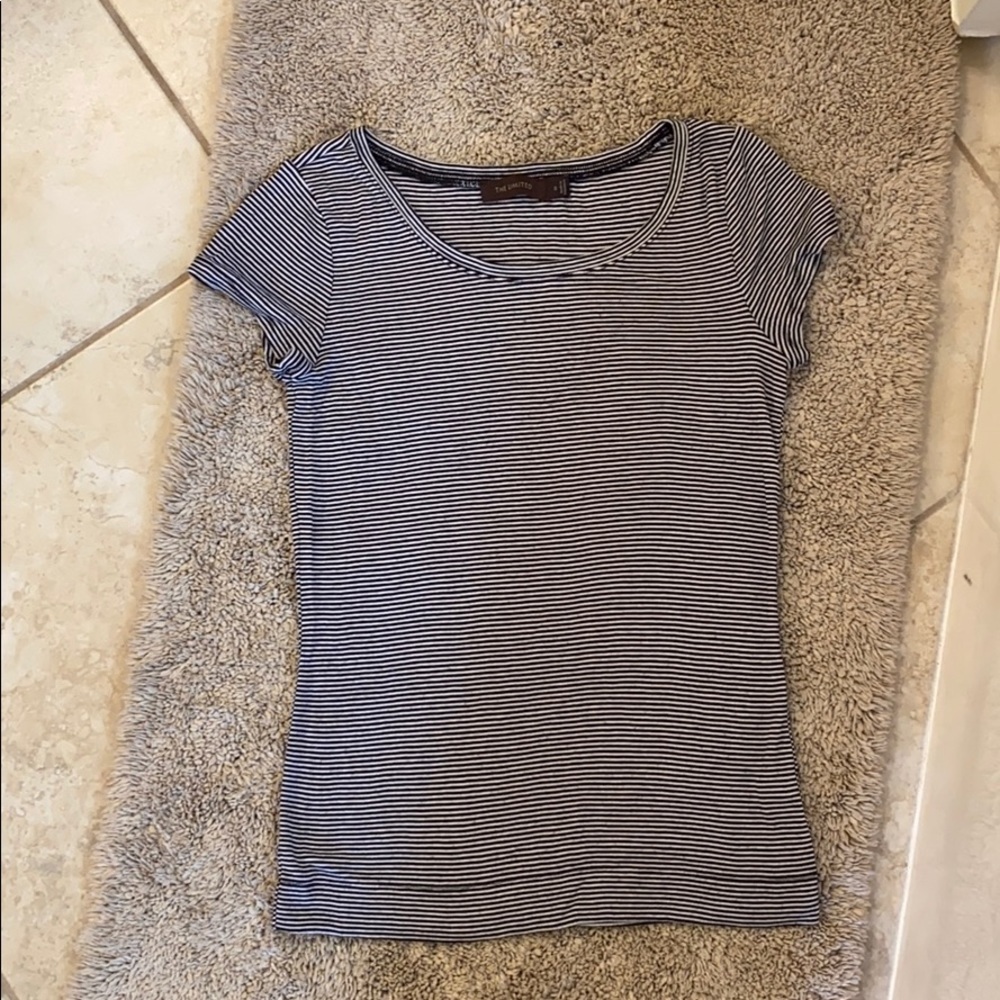Short sleeve knit top